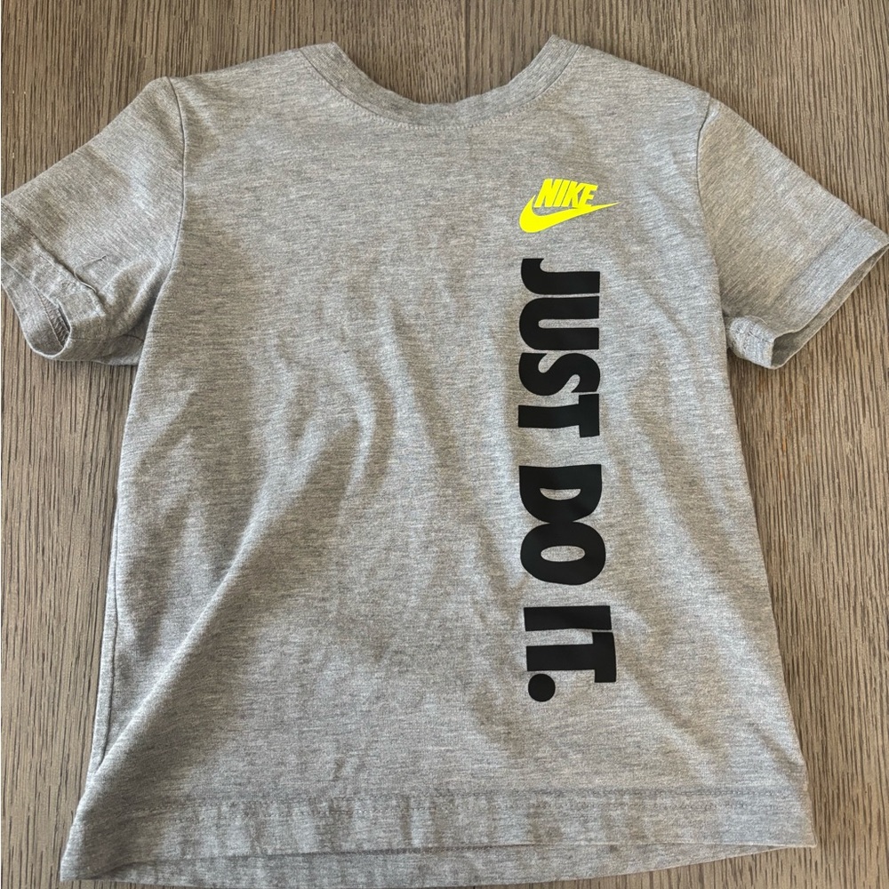 Nike Gray and Yellow Short Sleeve Tee